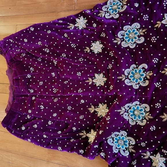 Stunning purple velvet lehenga ( skirt, crop and shawl) - Picture 3 of 8